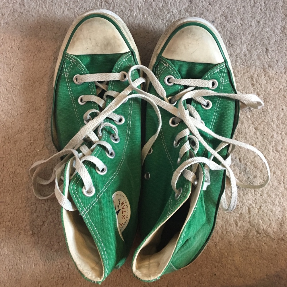 Well loved Kelly Green converse